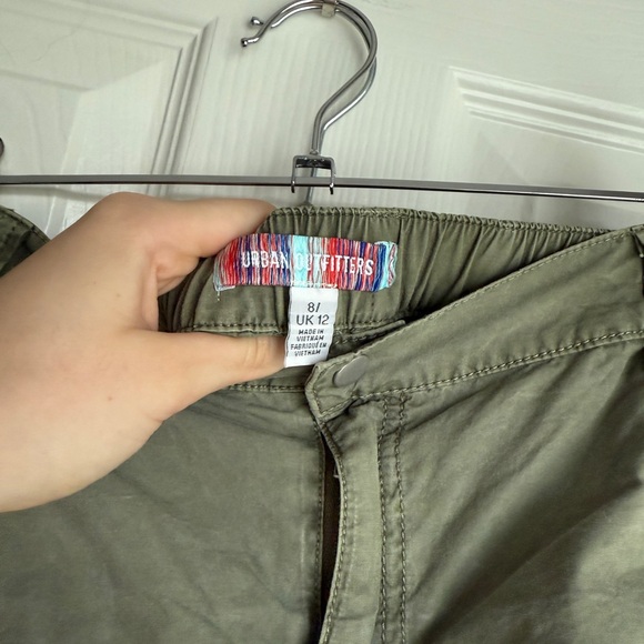 URBAN OUTFITTERS Zipped Y2K Cargo Shorts Green Buttoned Mid Rise Utility Size 8 - Picture 4 of 7